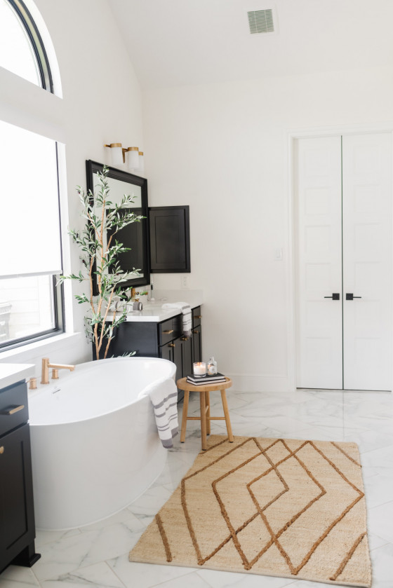 HOW TO DESIGN A TRANSITIONAL BATHROOM